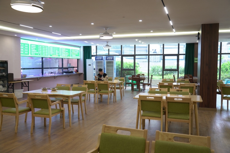 云夢社區(qū)食堂內(nèi)部環(huán)境。劉麟 攝