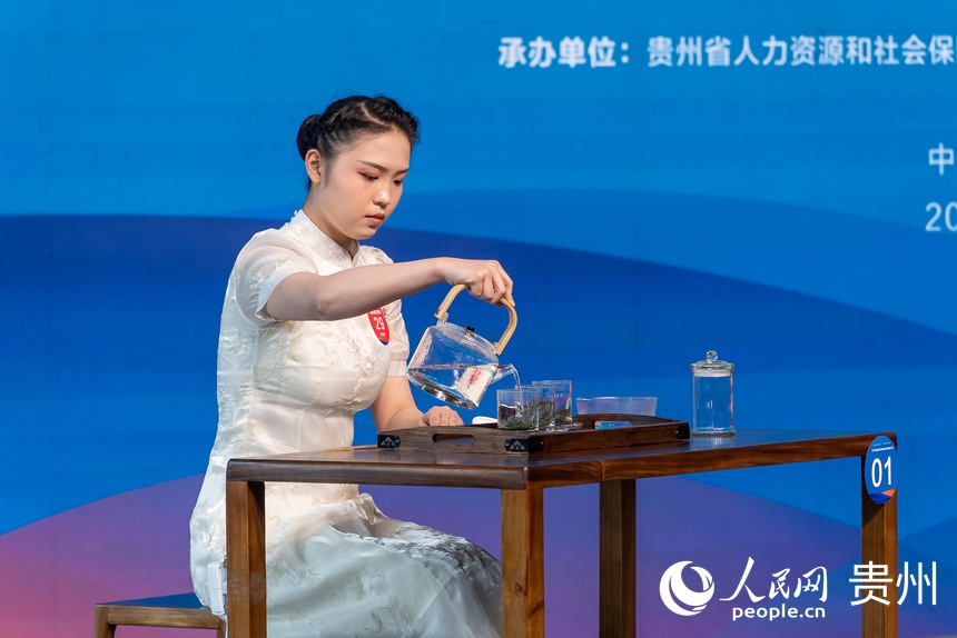 第二屆全國鄉村振興職業技能大賽茶藝賽項現場。人民網記者 涂敏攝