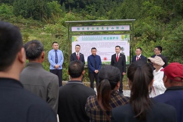 4 向群眾宣講相關(guān)法律法規(guī)