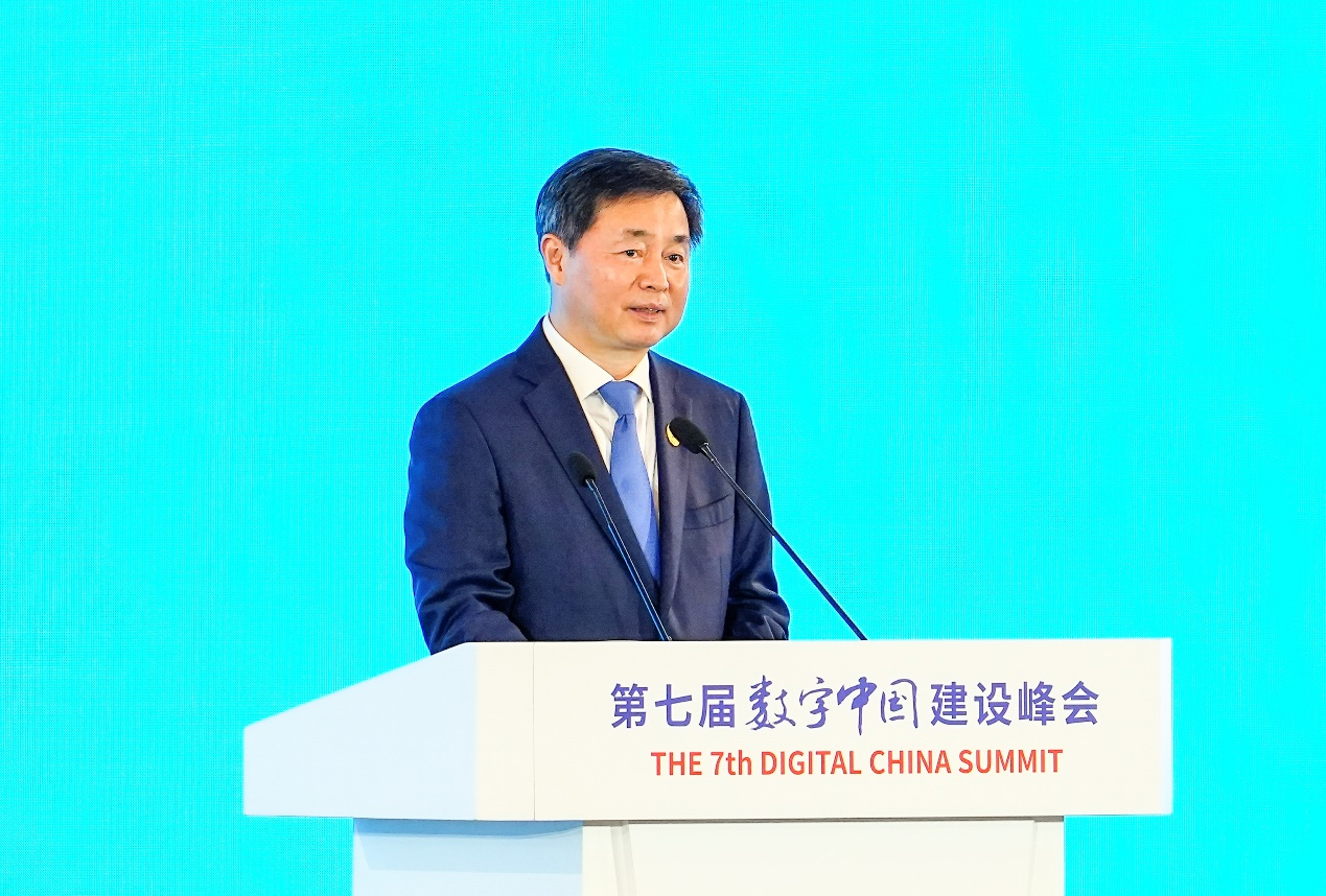 中國電信董事長柯瑞文出席峰會開幕式并主旨演講。