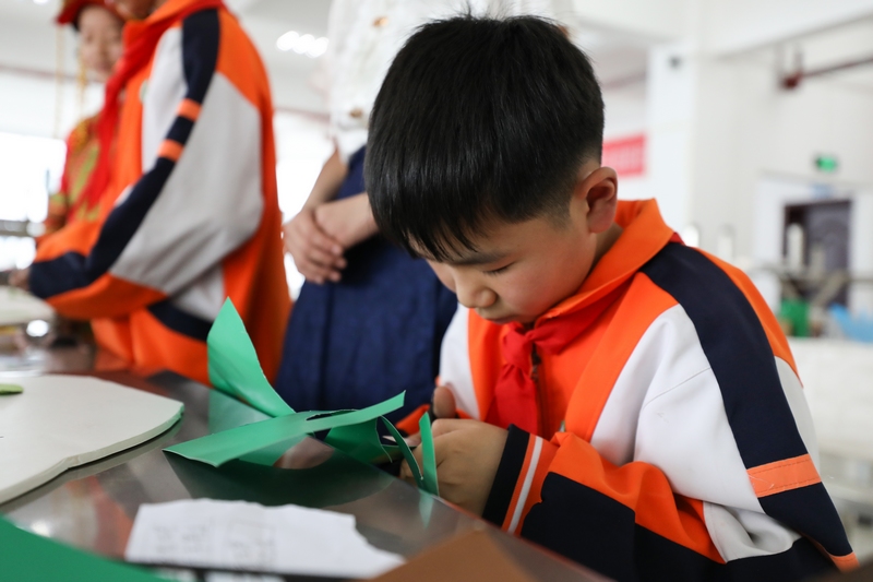 剪紙比賽。何志剛攝