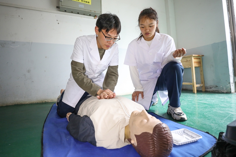 急救模擬比賽。何志剛攝