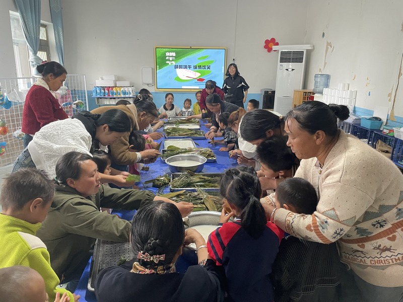 6月7日，赫章縣古達鄉師生迎端午。閔云瀟  攝.JPG