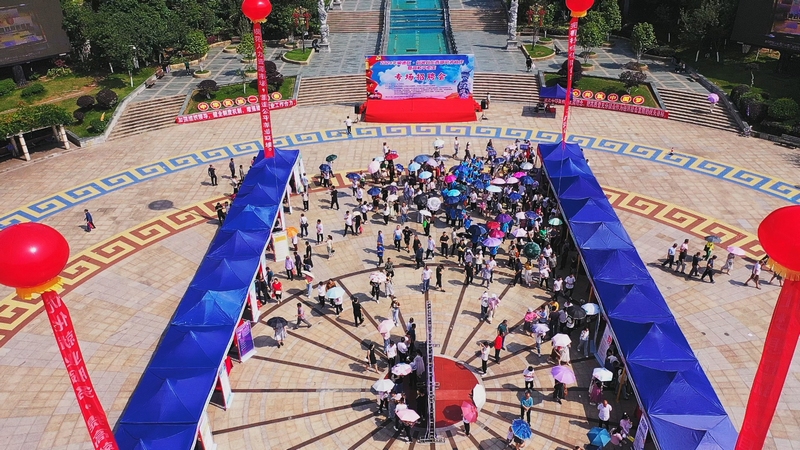 招聘會現場。彭開燚攝