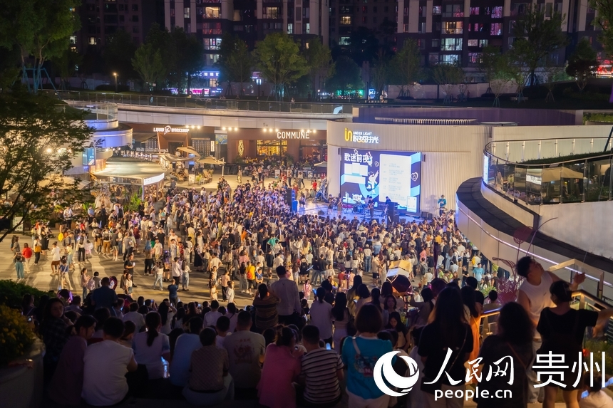 路邊音樂會點燃城市熱情。人民網 陽茜攝