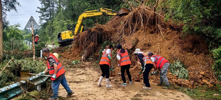清理現(xiàn)場(chǎng)。