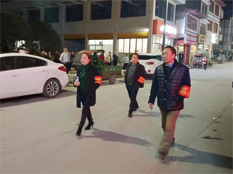 組織開展夜間巡邏。