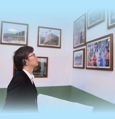 在貴州省公路工程集團有限公司，日本自治體國際化協(xié)會北京事務所所長近松茂弘正在參觀。