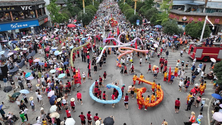 2024年施秉水龍狂歡活動(dòng)現(xiàn)場(chǎng)。吳昌前攝