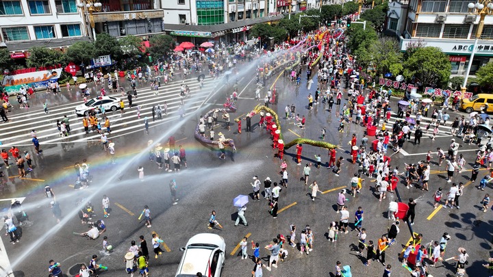 2024年施秉水龍狂歡活動(dòng)現(xiàn)場(chǎng)。吳昌前攝