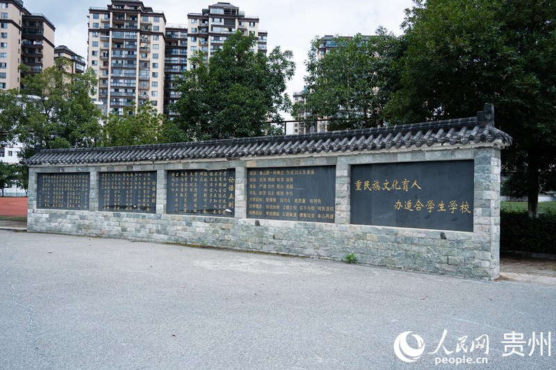 臺(tái)江縣民族中學(xué)校園一角。人民網(wǎng) 陽茜攝