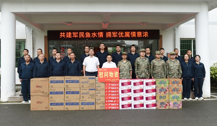 平壩區四大班子領導開展“八一”走訪慰問活動。