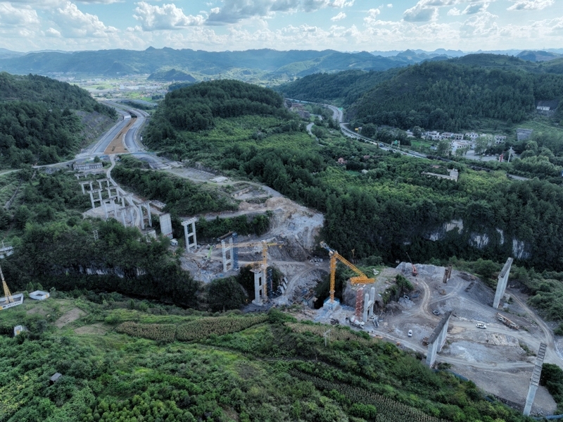 預(yù)計明年通車！獨山縣這條區(qū)域重要道路正加緊建設(shè)。