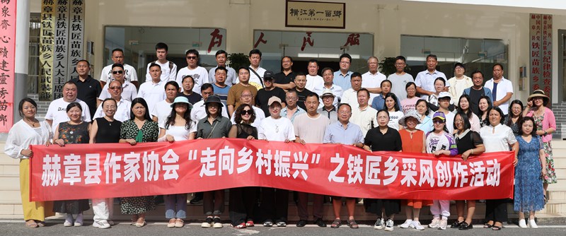 參加活動(dòng)人員合影 湯斌 攝