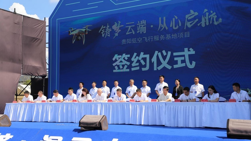 活動上進行簽約儀式。姜繼恒攝