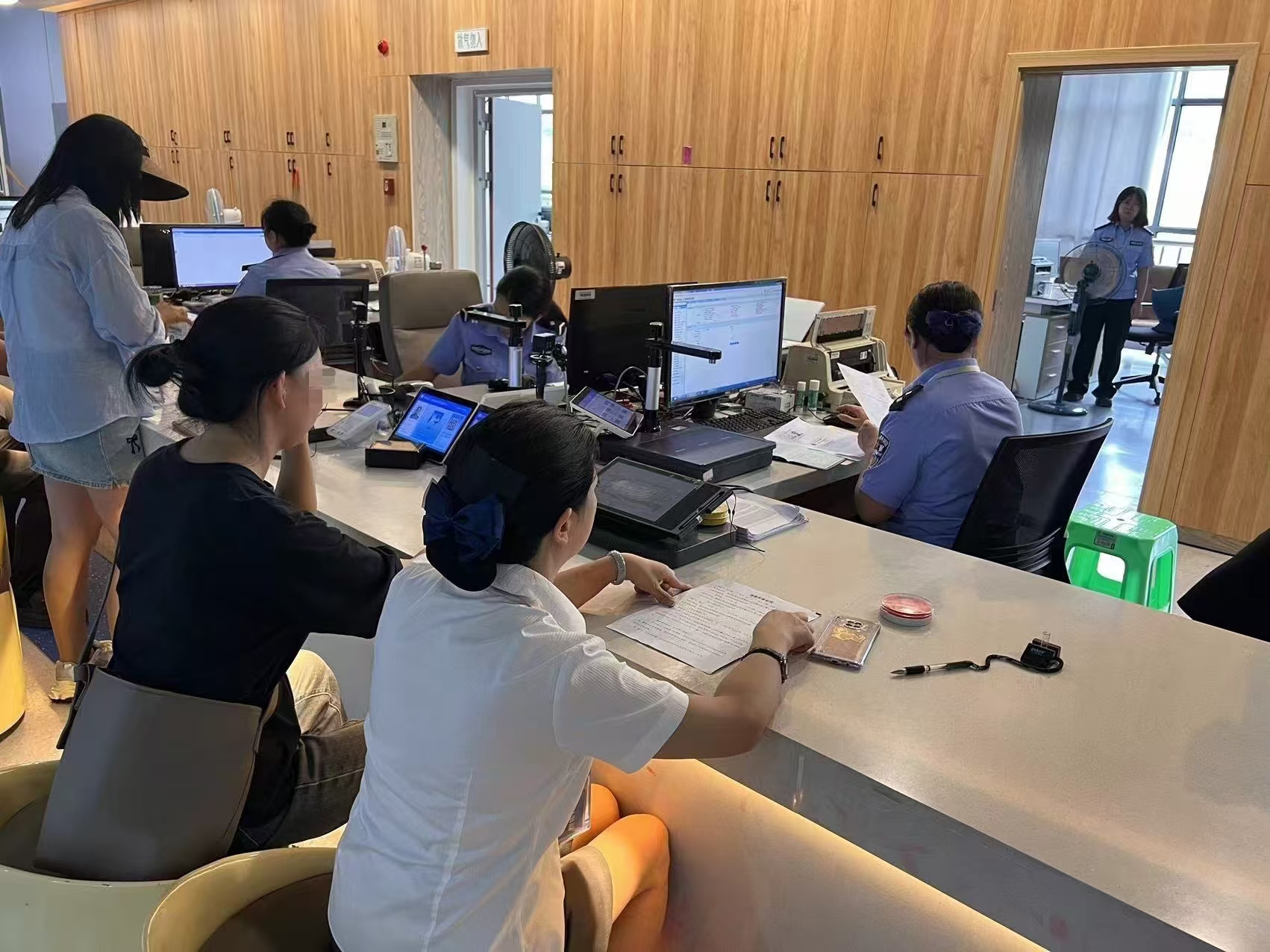 平壩區實現“不動產+戶籍”聯動辦 提升集成服務高度。