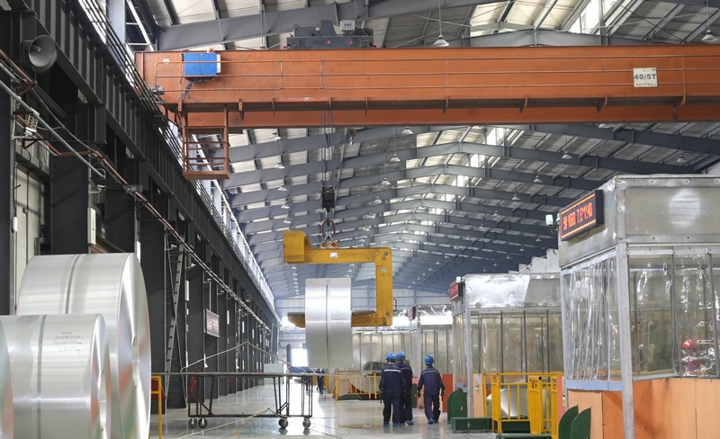 貴州高精板帶箔科技有限公司鋁箔卷運輸場景。李錦明 攝