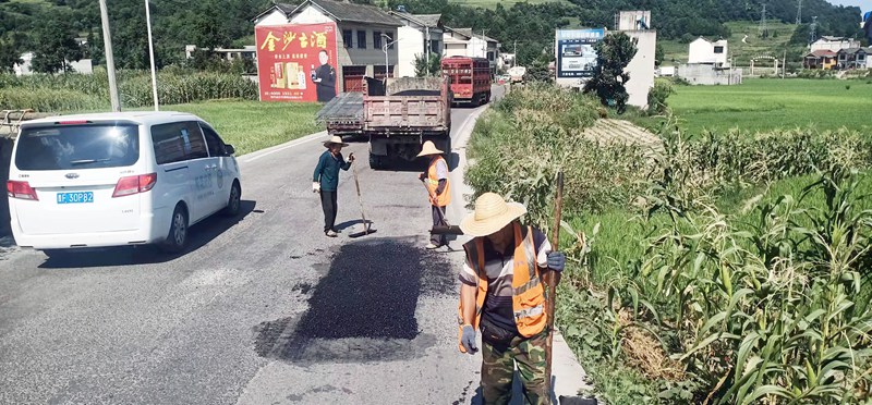道路養護現場。