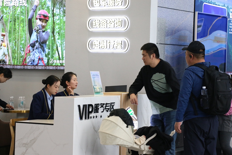 游客咨詢(xún)（VIP）小車(chē)小團(tuán)服務(wù)。