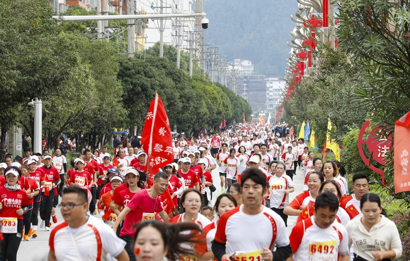 運(yùn)動(dòng)會(huì)跑步比賽。