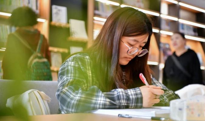 納雍縣城市書房為市民提供閱讀樂園