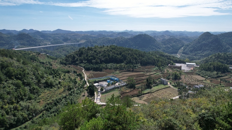 巖鷹山航拍 修文縣融媒體中心查姜維 攝