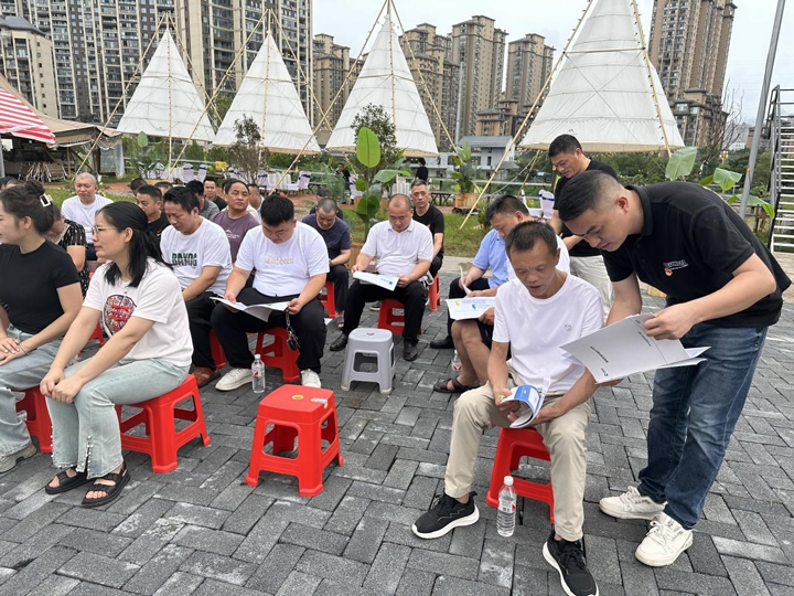 羅甸創新“融合式”黨建引領-推進煙草行業高質量發展。