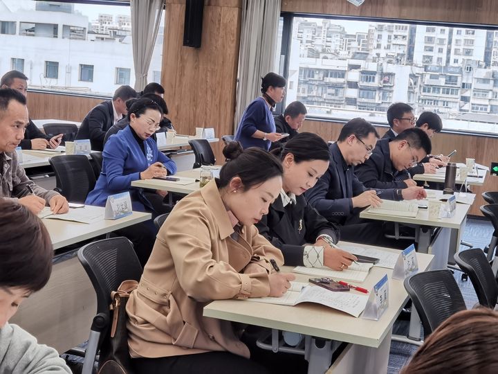 2023年3月26日至4月1日,赫章縣10名優(yōu)秀中小學(xué)校長赴福建省教育學(xué)院參加“筑夢師者”培訓(xùn)。
