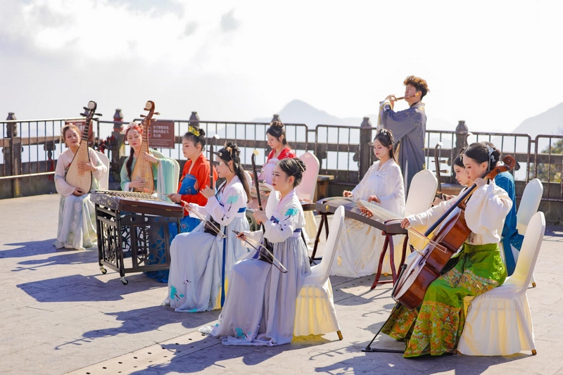 4 赴“天空之城”梵凈山 聽(tīng)一場(chǎng)冬日暖心音樂(lè)會(huì)