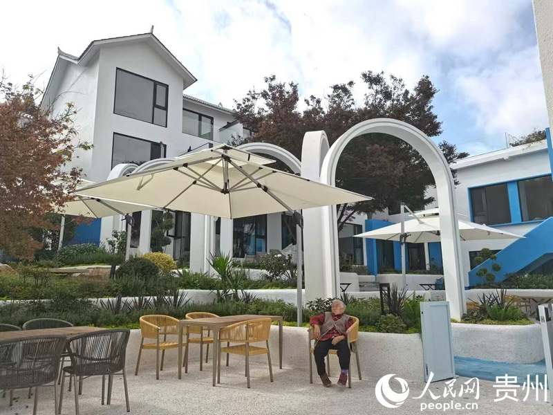 原鄉(xiāng)里田野集藍(lán)調(diào)小院一隅。人民網(wǎng) 黃小桃攝