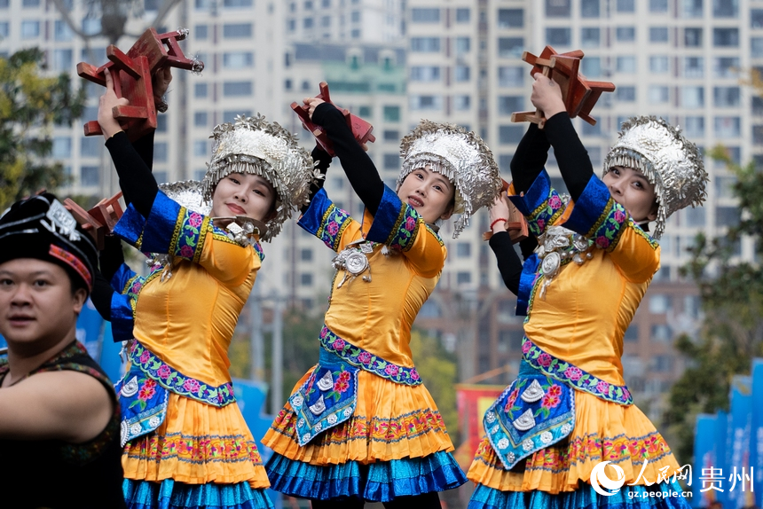 活動現(xiàn)場民俗文化展演。人民網(wǎng)記者 涂敏攝