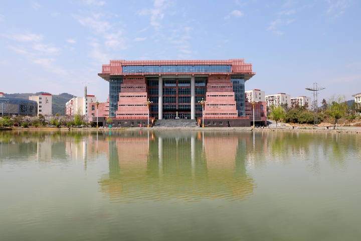 銅仁學院圖書館。