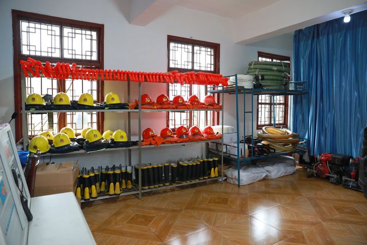 基佑村微型消防站設備室。