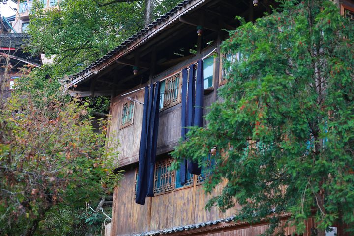 基佑村木質結構房屋。