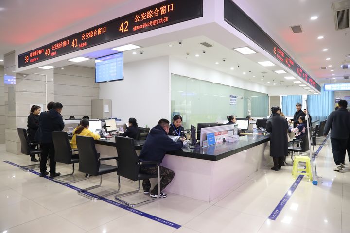 劍河縣政務服務中心窗口。