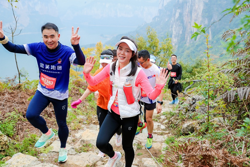 跑友們感受古村與越野魅力_1_