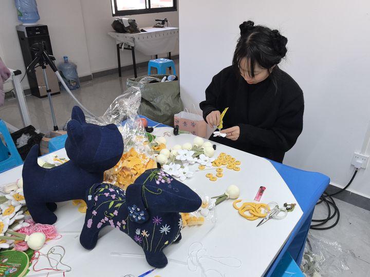 “媽媽?shí)彙眻?chǎng)景。