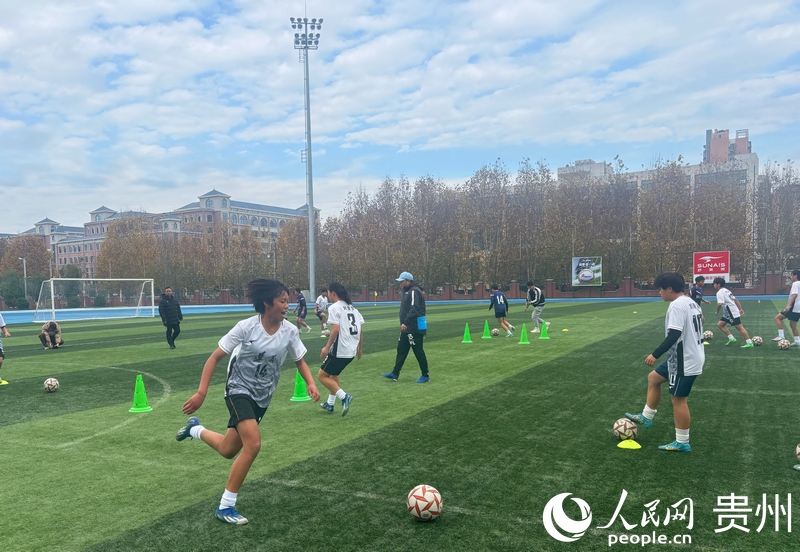 隊員們正在進行備戰訓練。人民網記者 高華攝