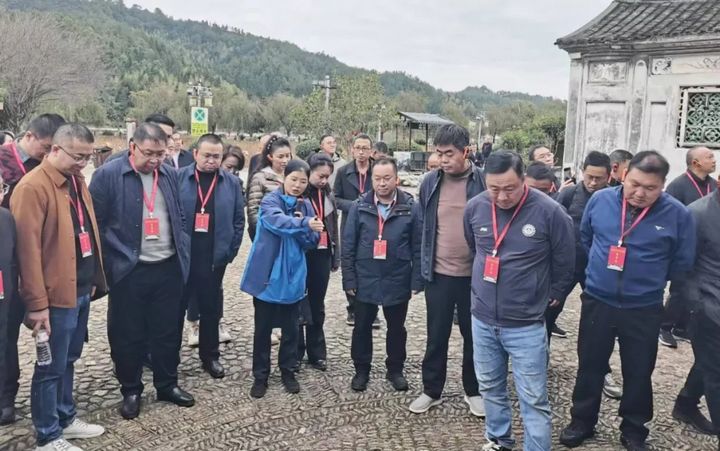 深入福建省連城縣、永定區等地就加強文化遺產保護傳承調研。