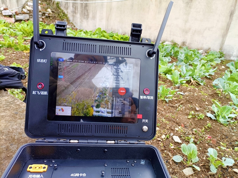 無人機自主巡檢中。