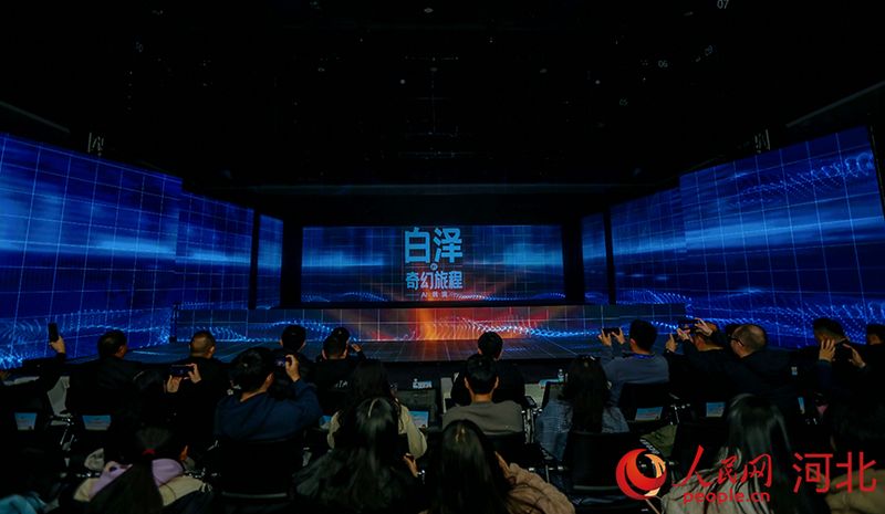 人民網(wǎng)AI節(jié)目演出。人民網(wǎng)記者 周博攝