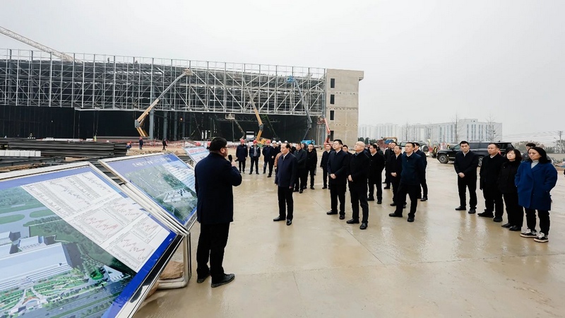 2 圖為楊昌鵬帶隊觀摩貴州航空產業城“112”工程項目.jpg