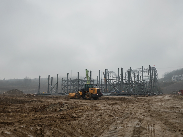 金沙縣煤炭儲配基地建設項目建設現場。陳昱攝