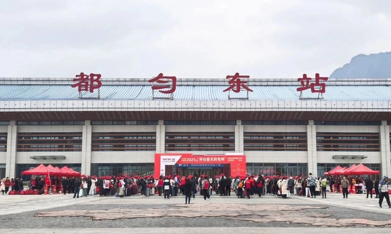 出發(fā)儀式現(xiàn)場。