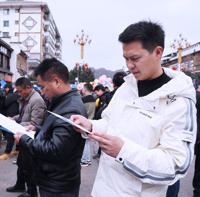 圖為:2025年東西部勞務協作暨“春風行動”專場招聘會活動現場 吳昌前 攝.jpg