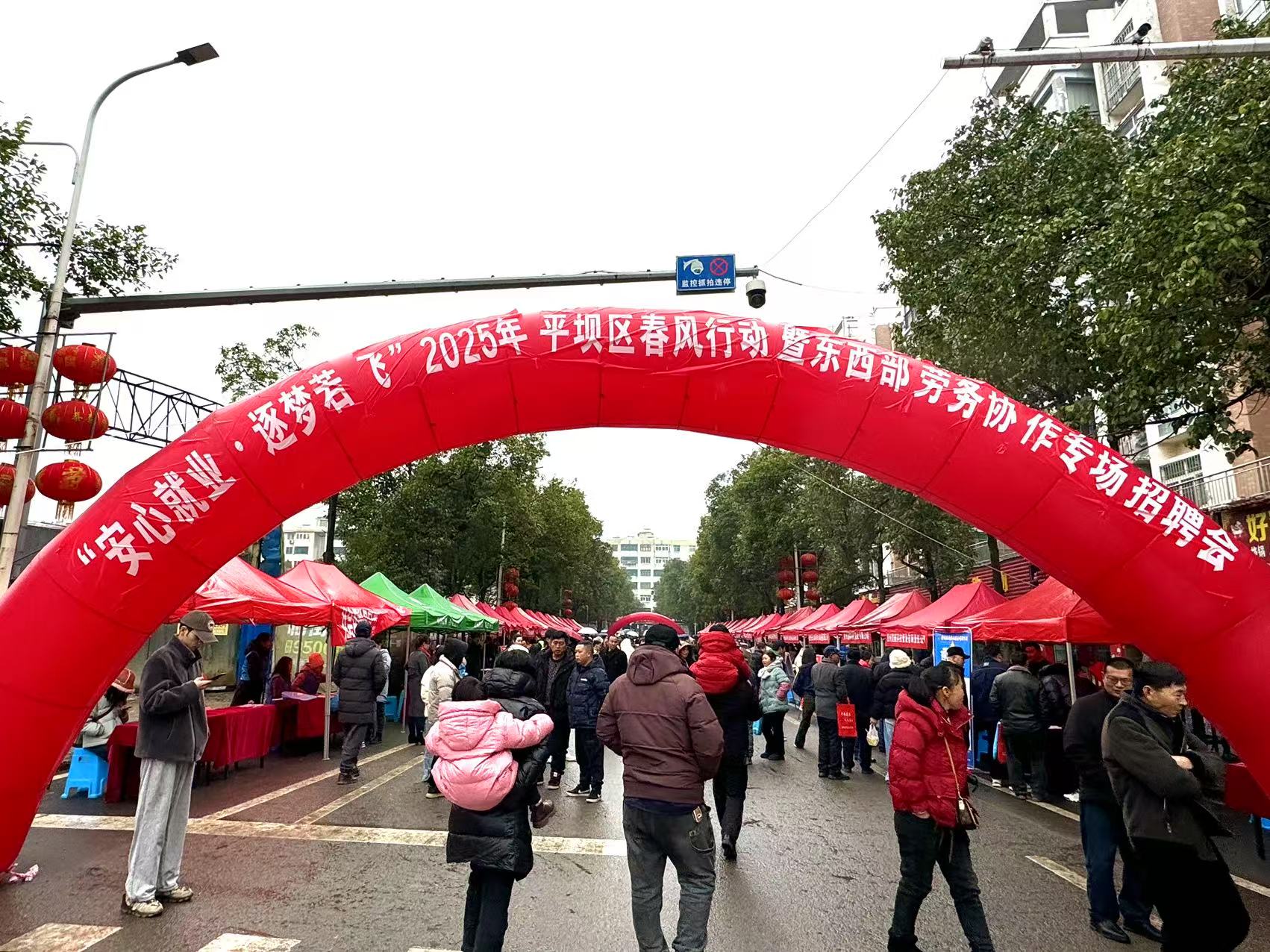 招聘會現(xiàn)場。