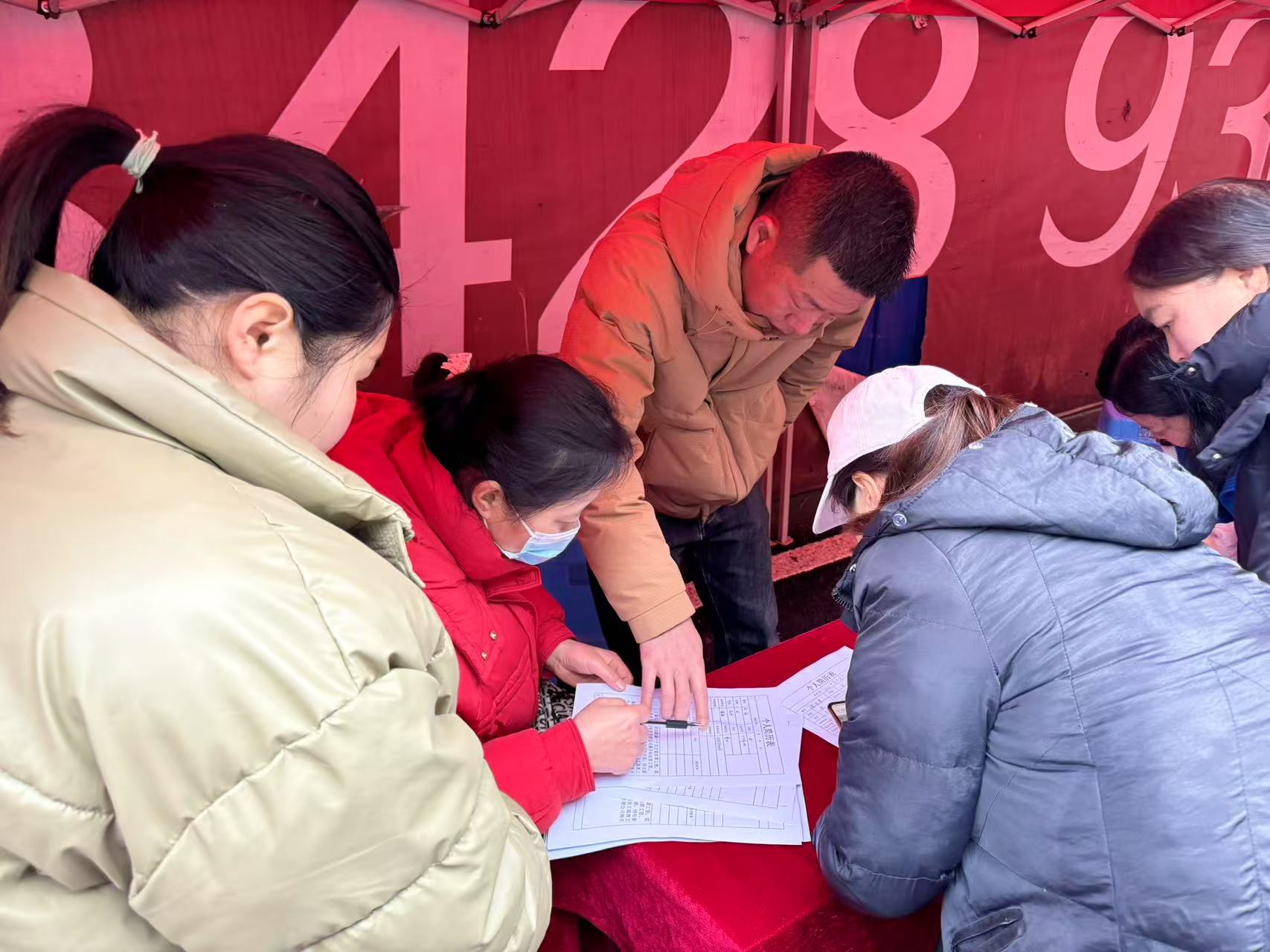 招聘會現(xiàn)場。