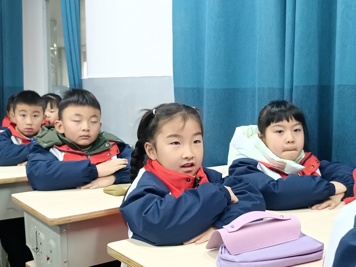 鎮(zhèn)遠(yuǎn)各學(xué)校積極開展“開學(xué)第一課”活動(dòng) (5).jpg