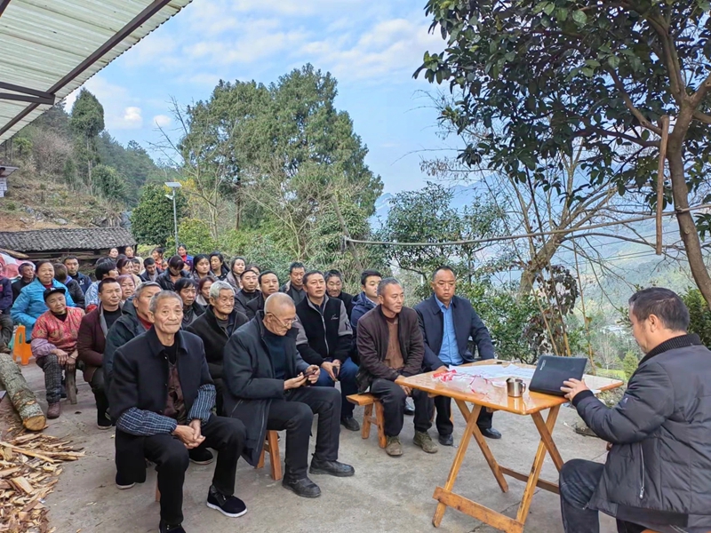 1 圖為法制宣傳、就業(yè)崗位宣傳群眾會.jpg