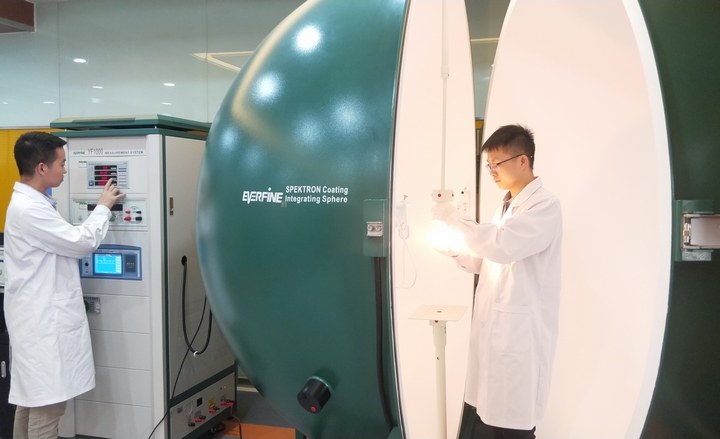 貴州省光技術聯合創新與服務中心 技術人員正在工作。